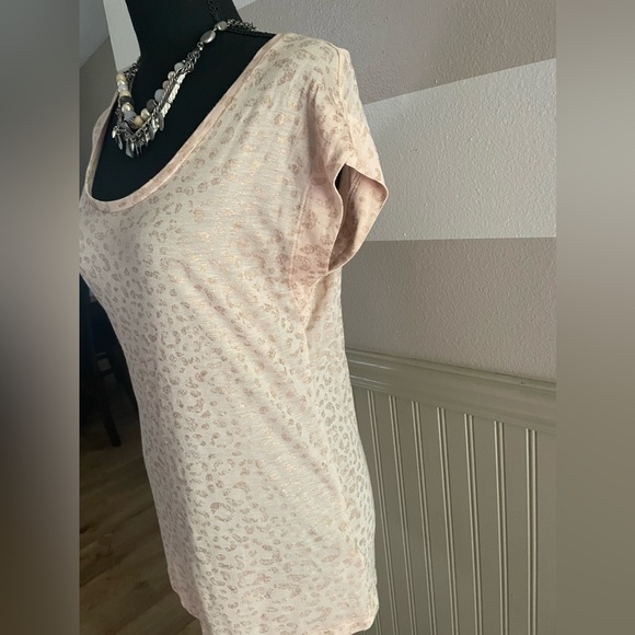 Jennifer Lopez Light Pink Animal Print Tee - Picture 4 of 5